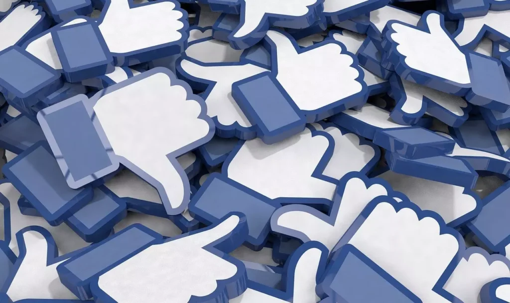likes en beneficio de Cáritas