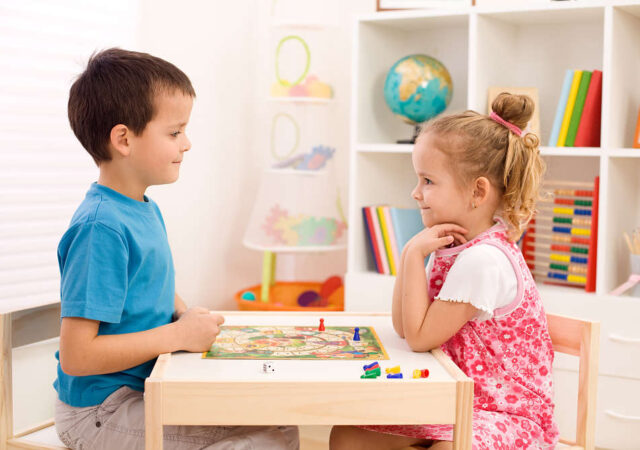 niños en casa