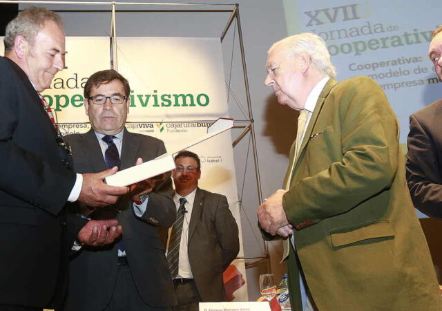 premio a cooperativa socialmente responsable en la jornada de cooperación
