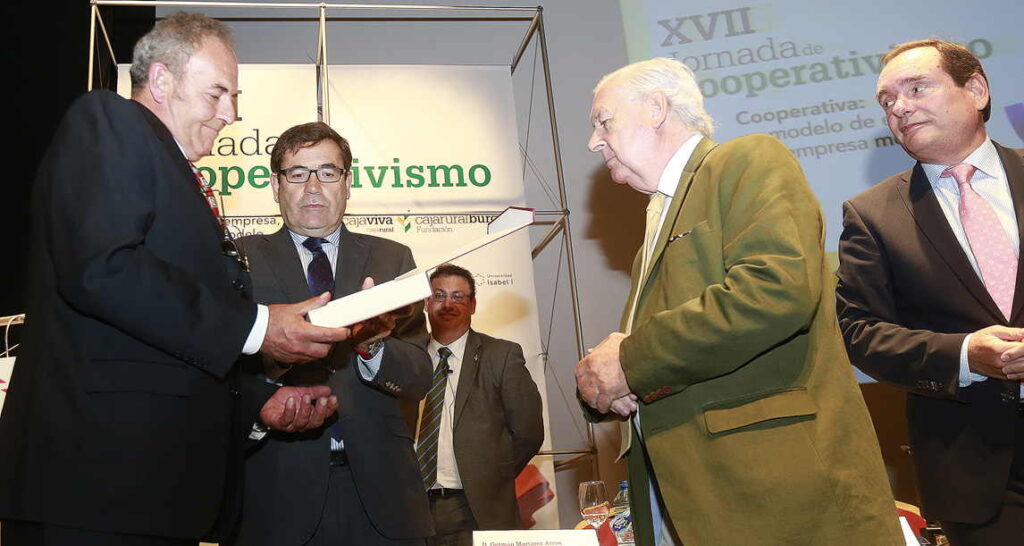 premio a cooperativa socialmente responsable en la jornada de cooperación